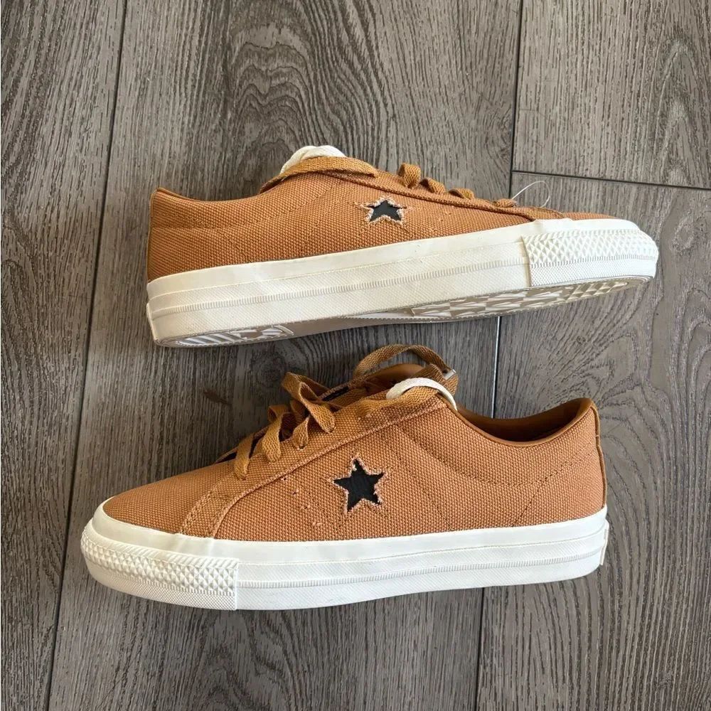 Converse con Tan Canvas Sneakers with Star Detail NWOT